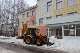 Изображение к новости 'Депутат Владимир Резников оказал поддержку в уборке снега в томской школе'. 
