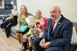 Изображение к новости 'Депутат помог установить новый забор у дома труженицы тыла'. 